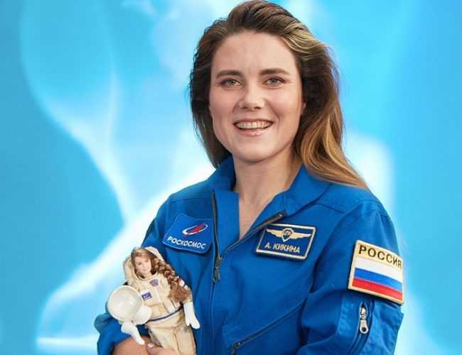 Анна Кикина – российский космонавт-испытатель НИИ ЦПК имени Гагарина С 2016 года – единственная женщина в отряде Роскосмос С 2010 года является мастером спорта по полиатлону и рафтингу