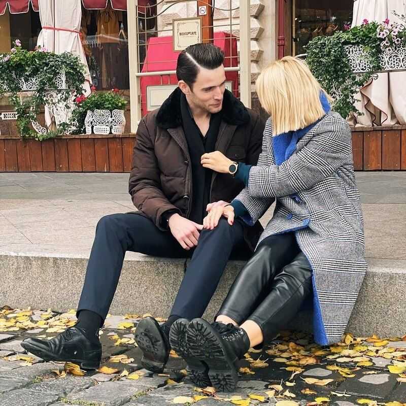 Время шло, а Ева так и не могла встретить мужчину с которым она захотела бы создать семью и родить ему детей Все изменилось, когда она повстречала бизнесмена Хосе Антонио Бастона Он был одним из крупнейших медиомагнатов в Латинской Америке