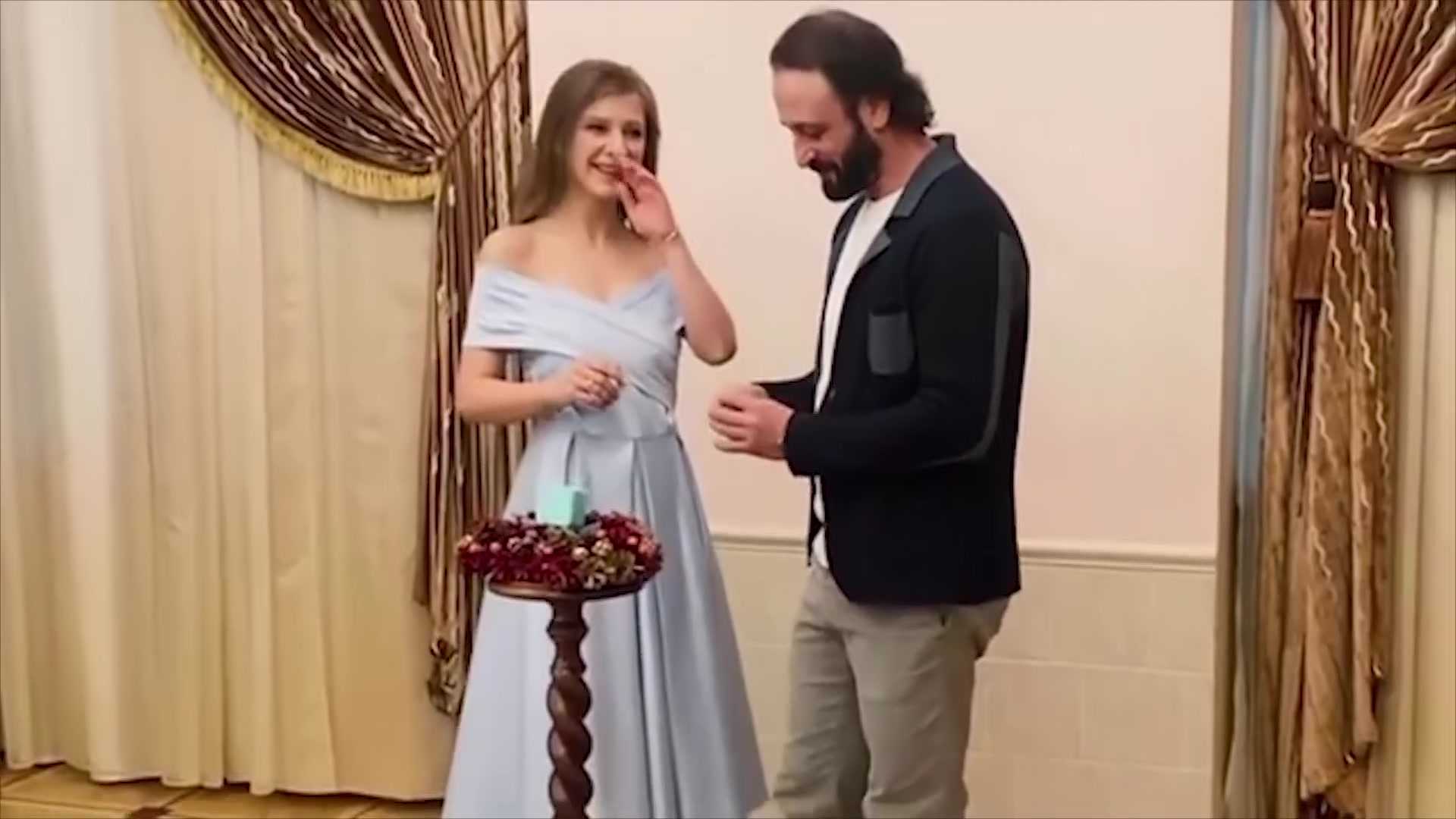 Дочь мужа на свадьбе
